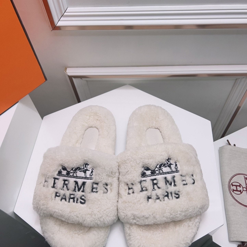 H**mes slippers